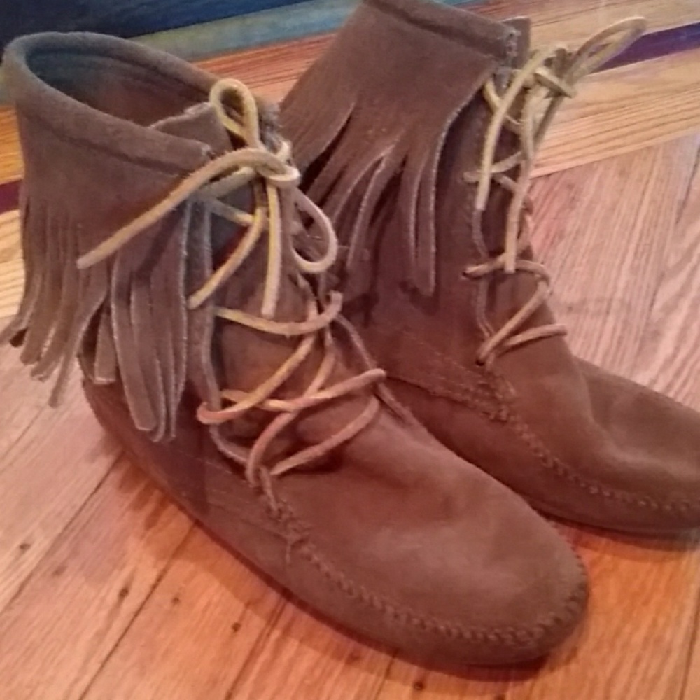New Brown women's 7 Minnetonka suede lace up boots